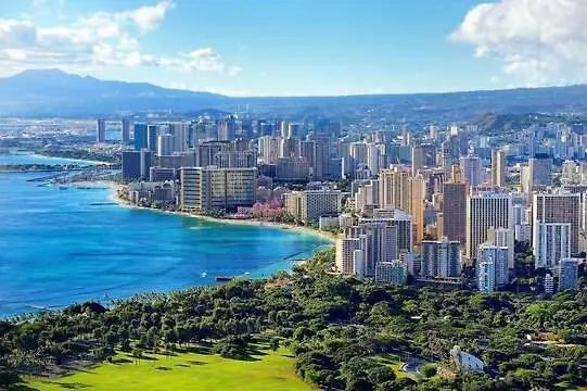 Waikiki Banyan Condo Located One Block From Waikiki Beach! Condo Honolulu