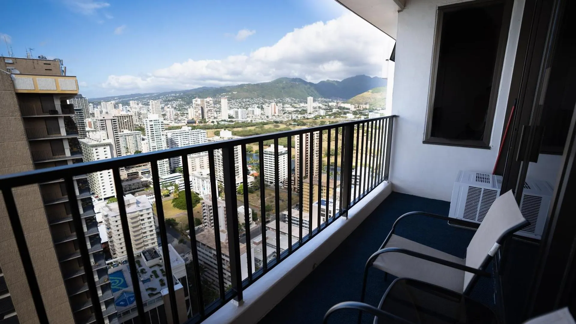 Waikiki Banyan Condo Located One Block From Waikiki Beach! Condo Honolulu USA