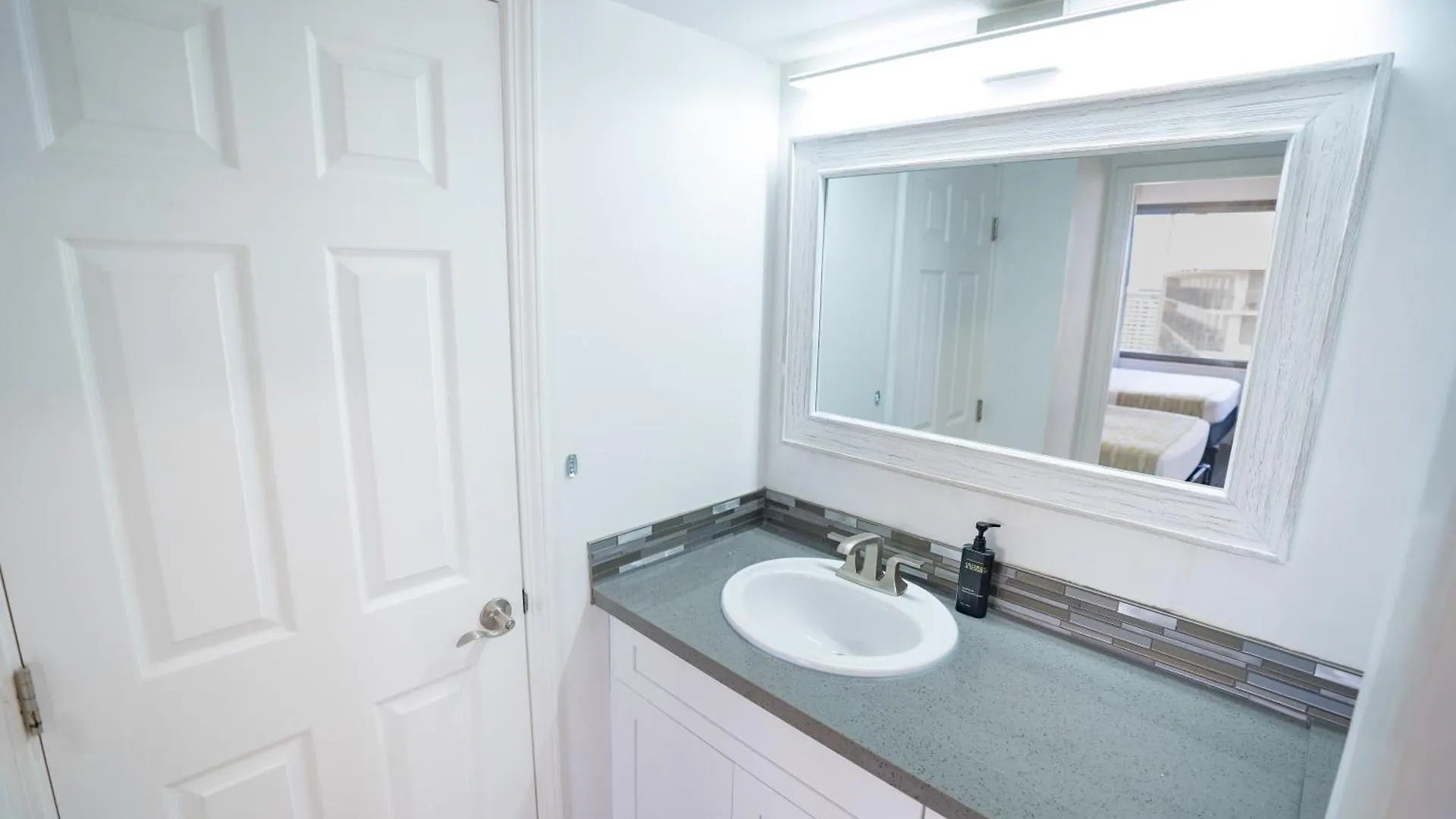 Waikiki Banyan Condo Located One Block From Waikiki Beach! Condo Honolulu Lägenhet