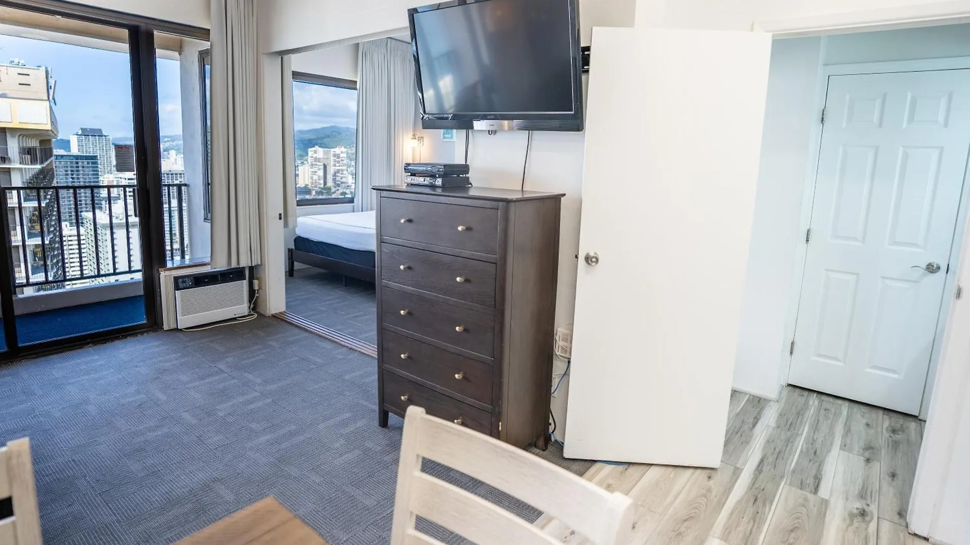 Waikiki Banyan Condo Located One Block From Waikiki Beach! Condo Honolulu Lägenhet