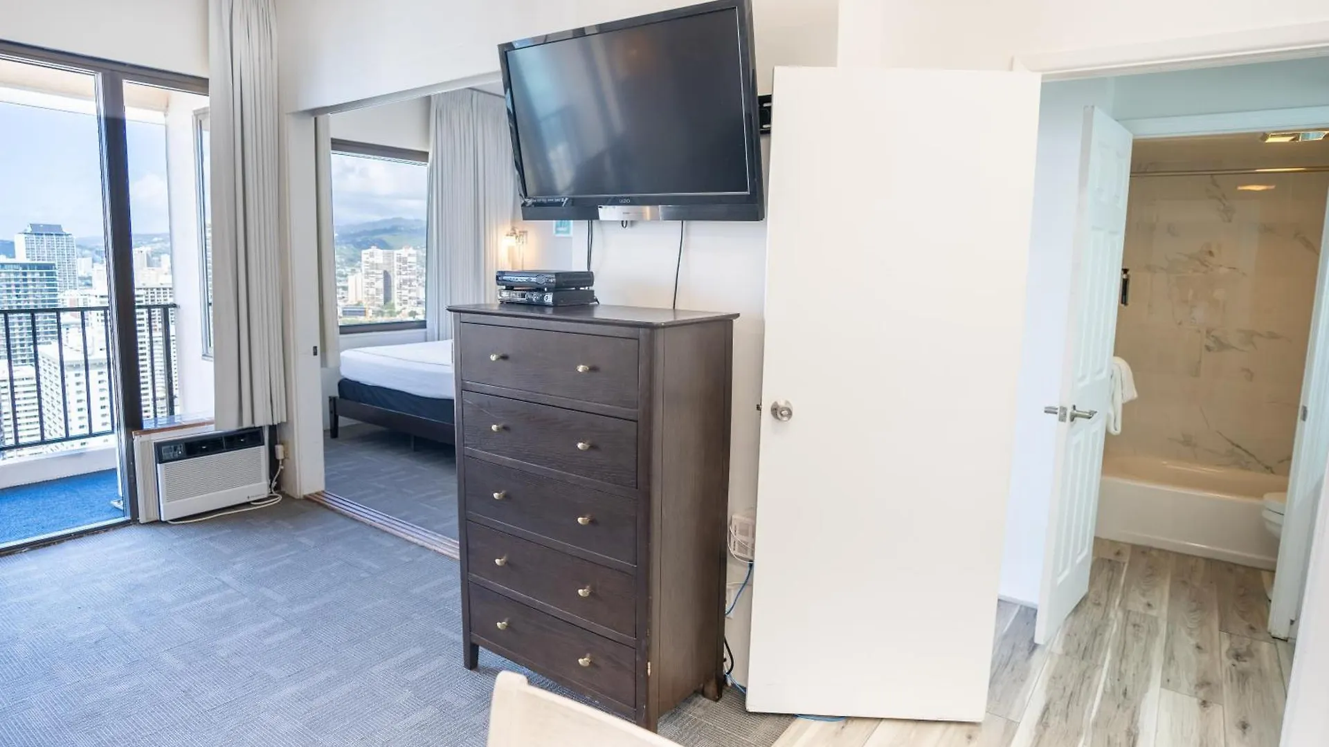 Lägenhet Waikiki Banyan Condo Located One Block From Waikiki Beach! Condo Honolulu