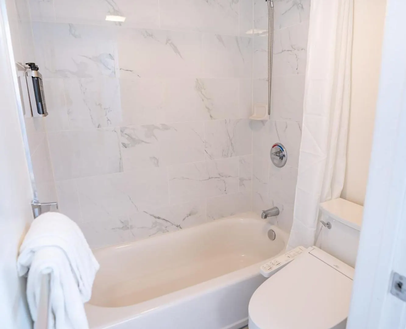 Lägenhet Waikiki Banyan Condo Located One Block From Waikiki Beach! Condo Honolulu USA