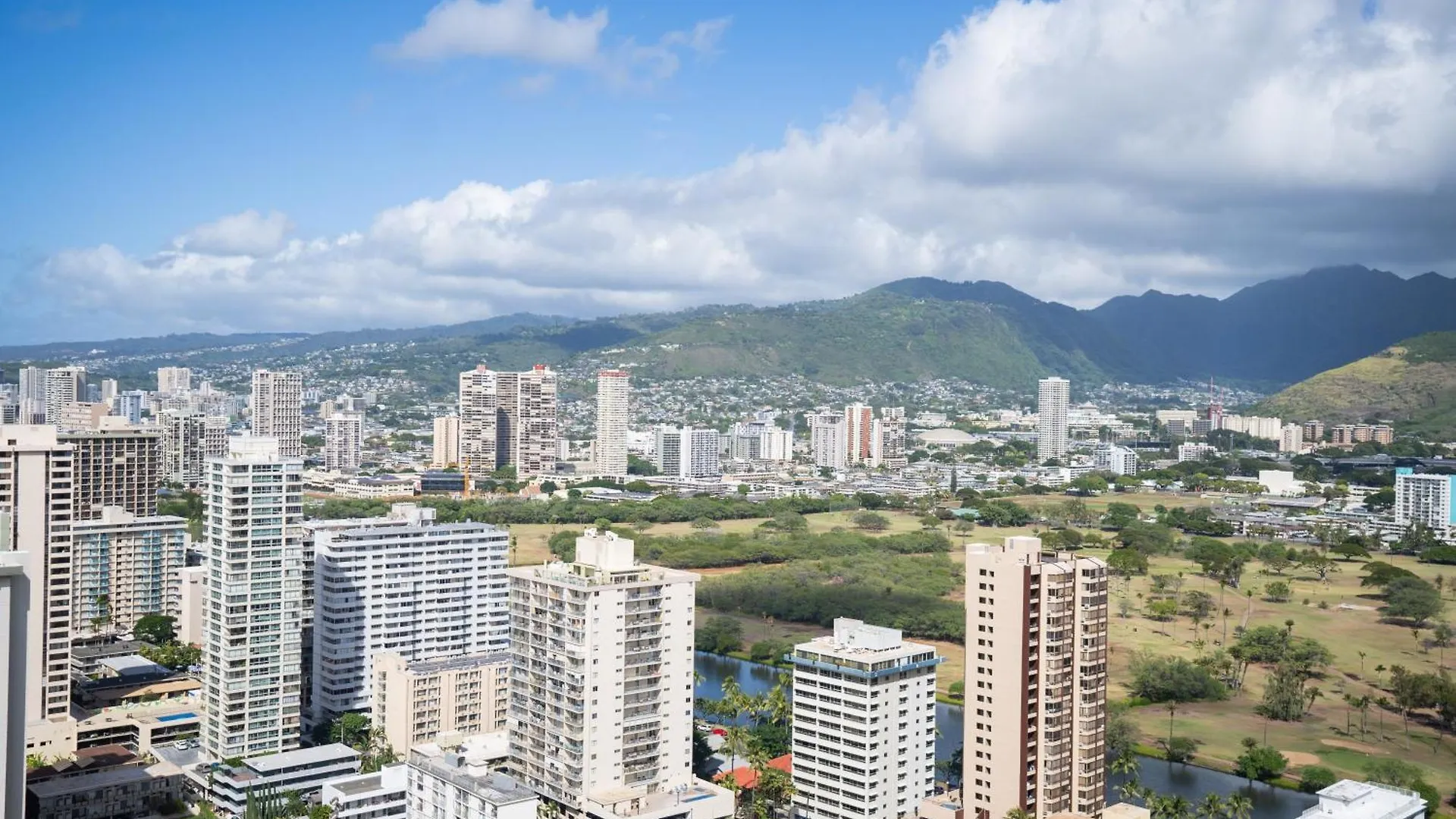 Lägenhet Waikiki Banyan Condo Located One Block From Waikiki Beach! Condo Honolulu USA